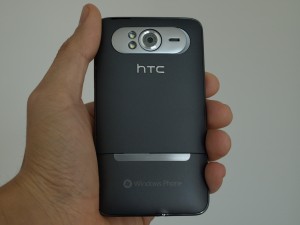 HTC HD7 - вид сзади