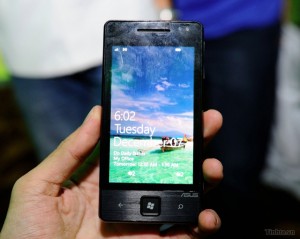 ASUS E600 с Windows Phone 7