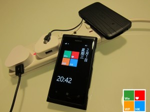 Nokia Lumia 800 в два раза быстрее заражается от зарядки, идущей в комплекте