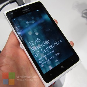 Белая Nokia Lumia 900
