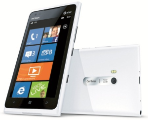 Lumia 900 vs iPhone 4S Lumia 900 vs iPhone 4S
