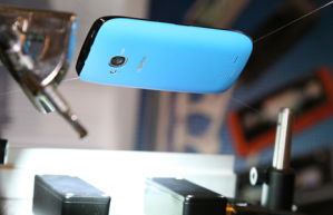 Nokia Lumia 710 c супер-водотталкивающим покрытием Nokia Lumia 710 c супер-водотталкивающим покрытием