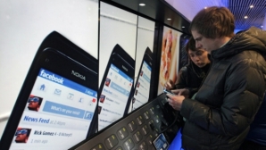 Nokia уступает магазины Samsung