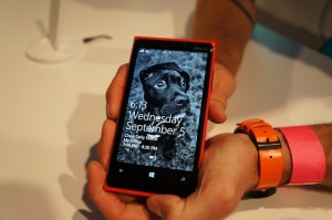 Nokia Lumia 920 в руках у журналиста phonedog