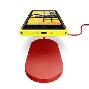 Lumia 920 vs iPhone 5. Беспроводная зарядка. Nokia Lumia 920 беспроводная зарядка