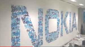 Имена подписчиков Twitter-аккаунта Nokia на стене лондонского офиса компании