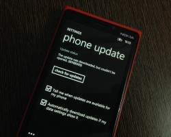 Nokia завершает рассылку Lumia Black в России