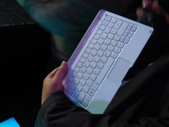 495486-alcatel-plus-10-tablet-keyboard-1